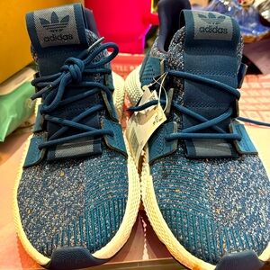 NWT // Adidas Prophere Sneakers // Size 6 Men’s (8 Women’s)